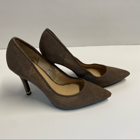 Guess woman’s gorgeous brand taupe size 8, - Picture 1 of 12